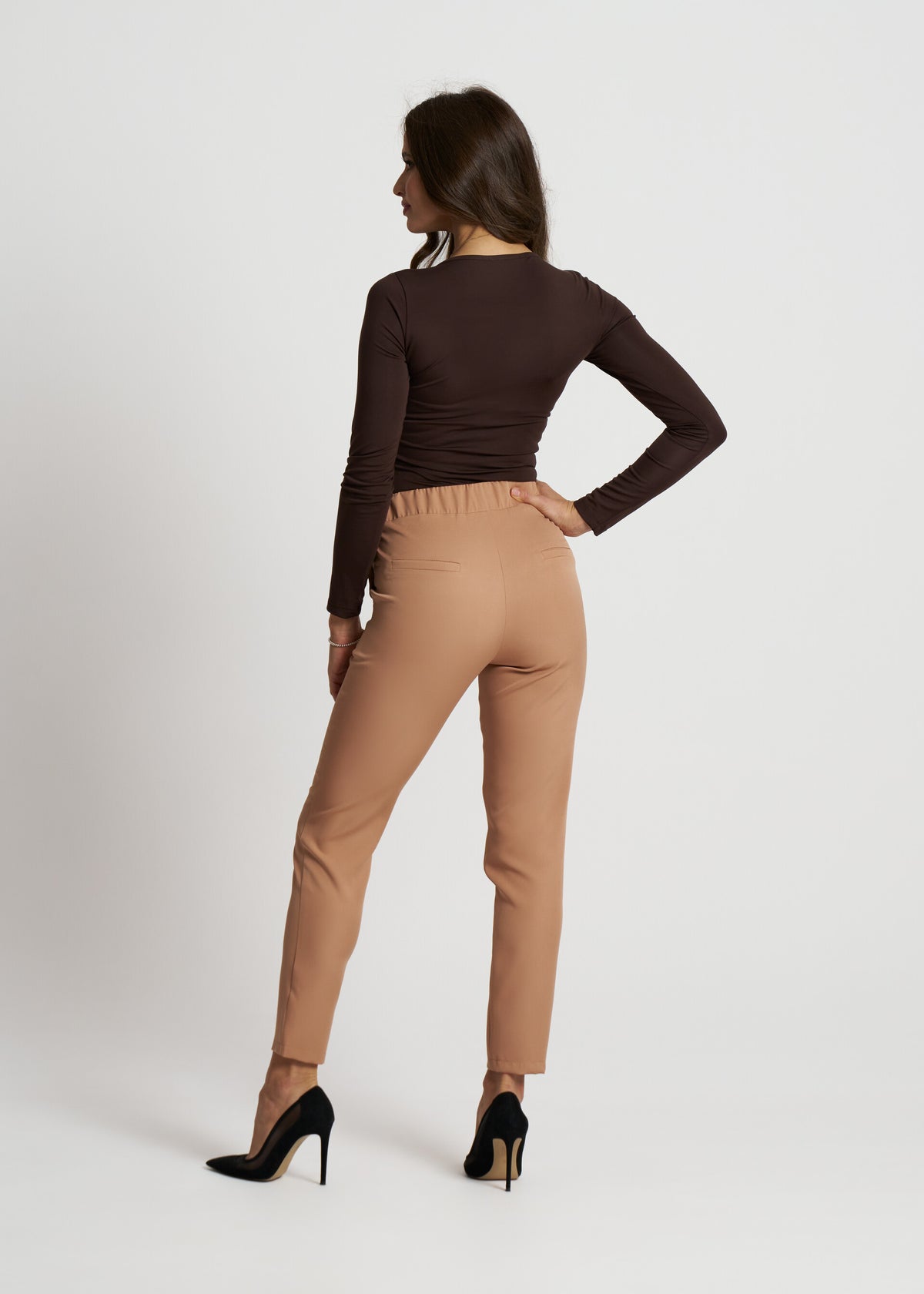 Sötétbarna