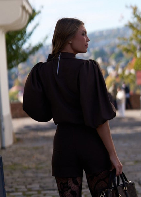 Sötétbarna